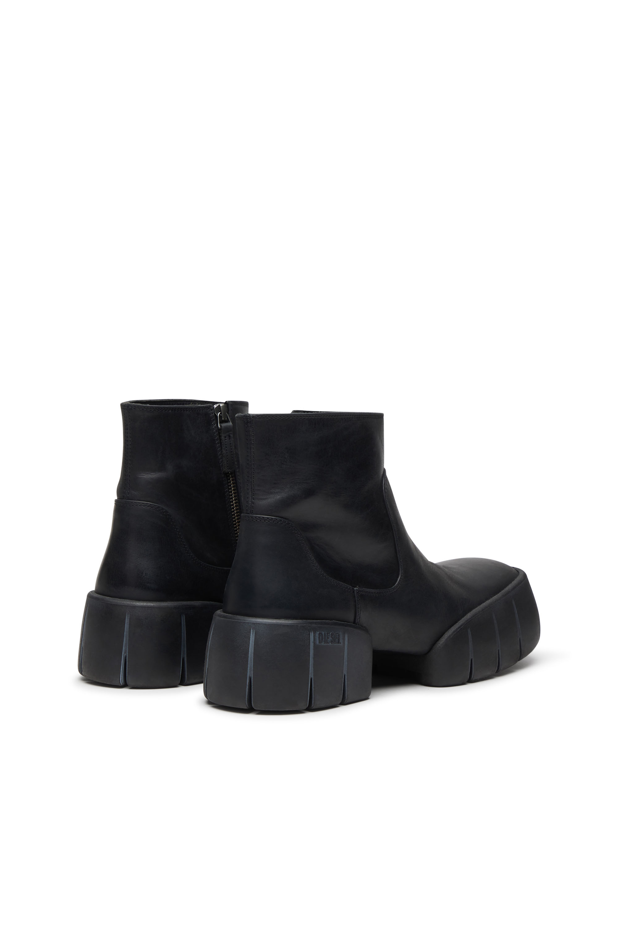 Diesel - D-TEX BT, Bottines en cuir huilé avec semelle fendue Homme in Noir - 4