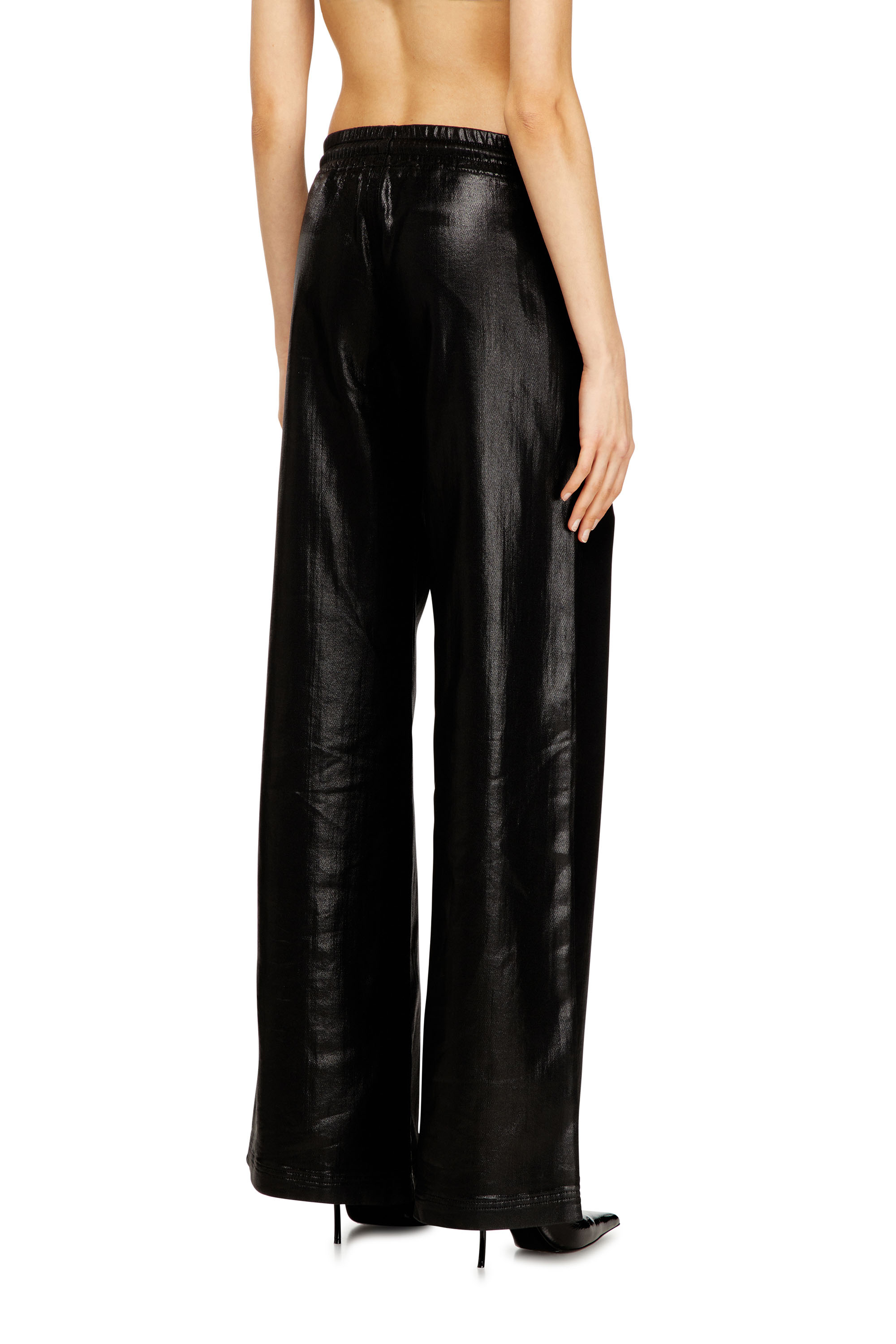 Diesel - P-LAIN, Pantalon à cinq poches en tissu enduit Femme in Noir - 5