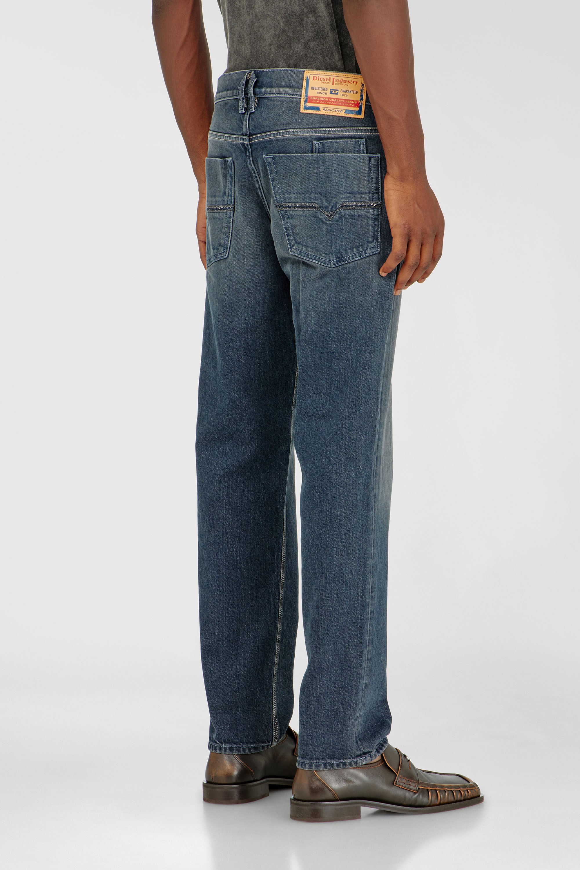 Diesel - Regular Jeans 2023 D-Finitive 007GQ Hombre, Azul medio - 5