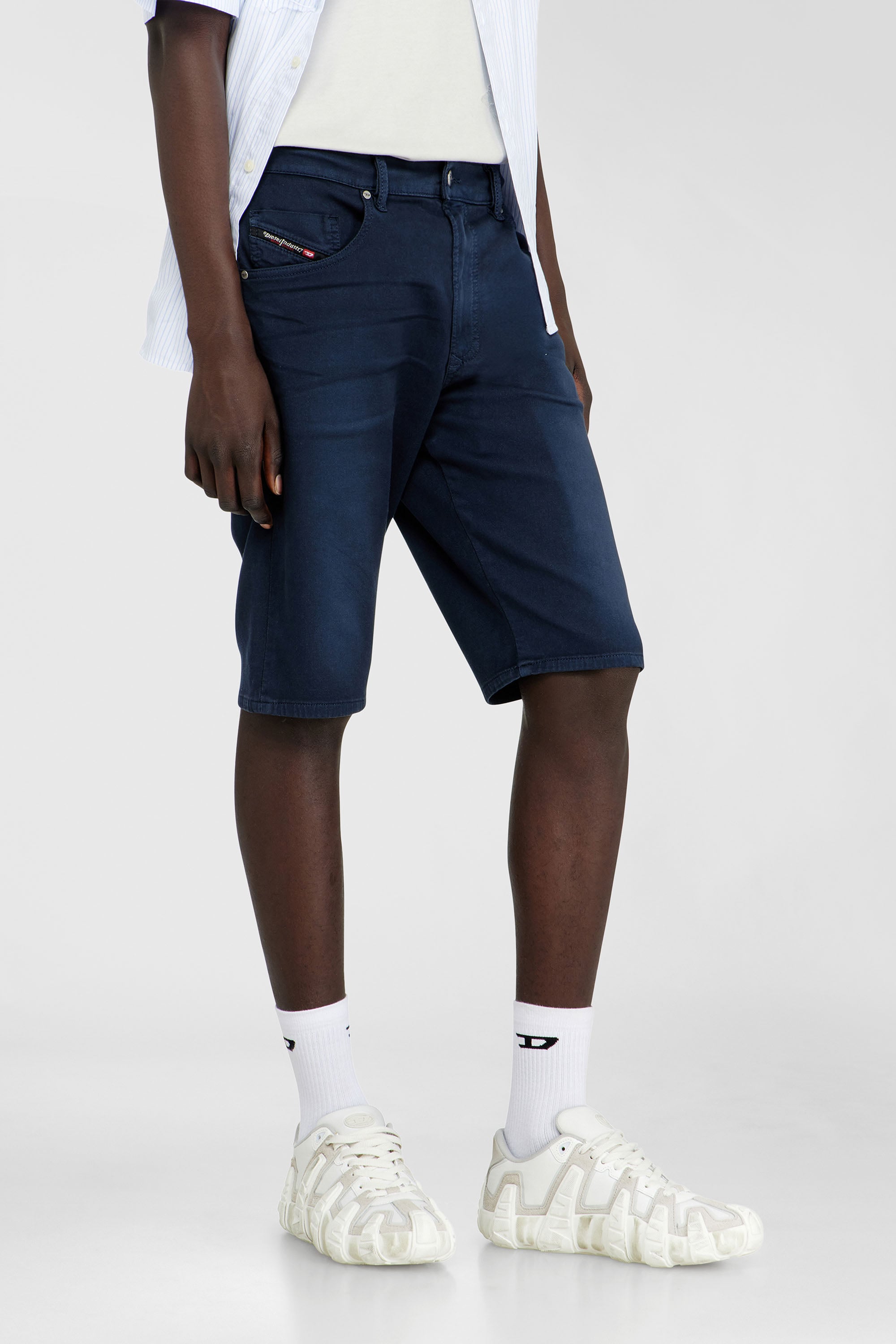 Diesel - 2033 D-KROOLEY-SHORT-BW JOGG, Slim shorts en denim de color Hombre in Azul marino - 5