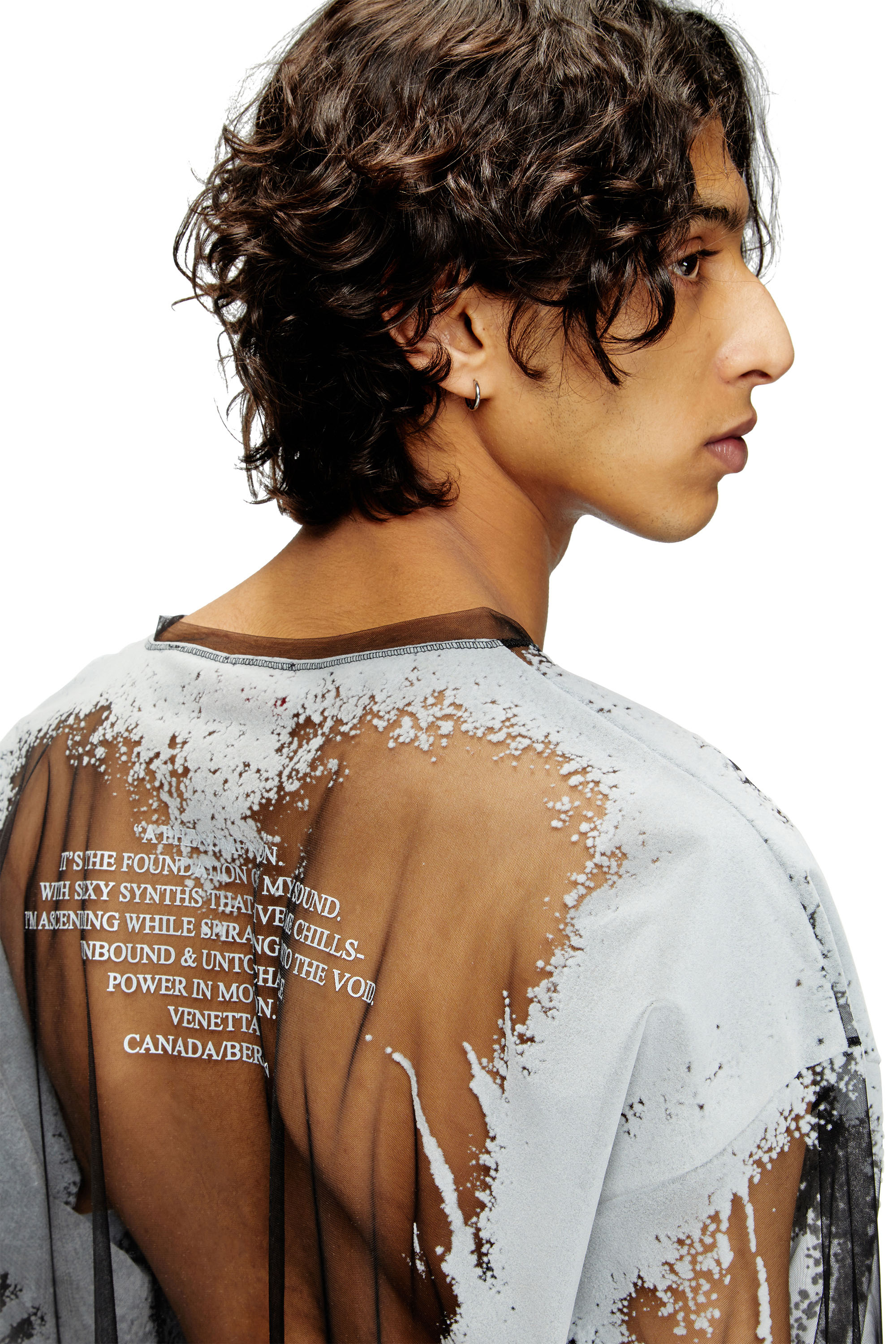 Diesel - T-HASSAN-LS-A, T-shirt en nylon à manches longues avec imprimé paroles Mixte in Noir - 3