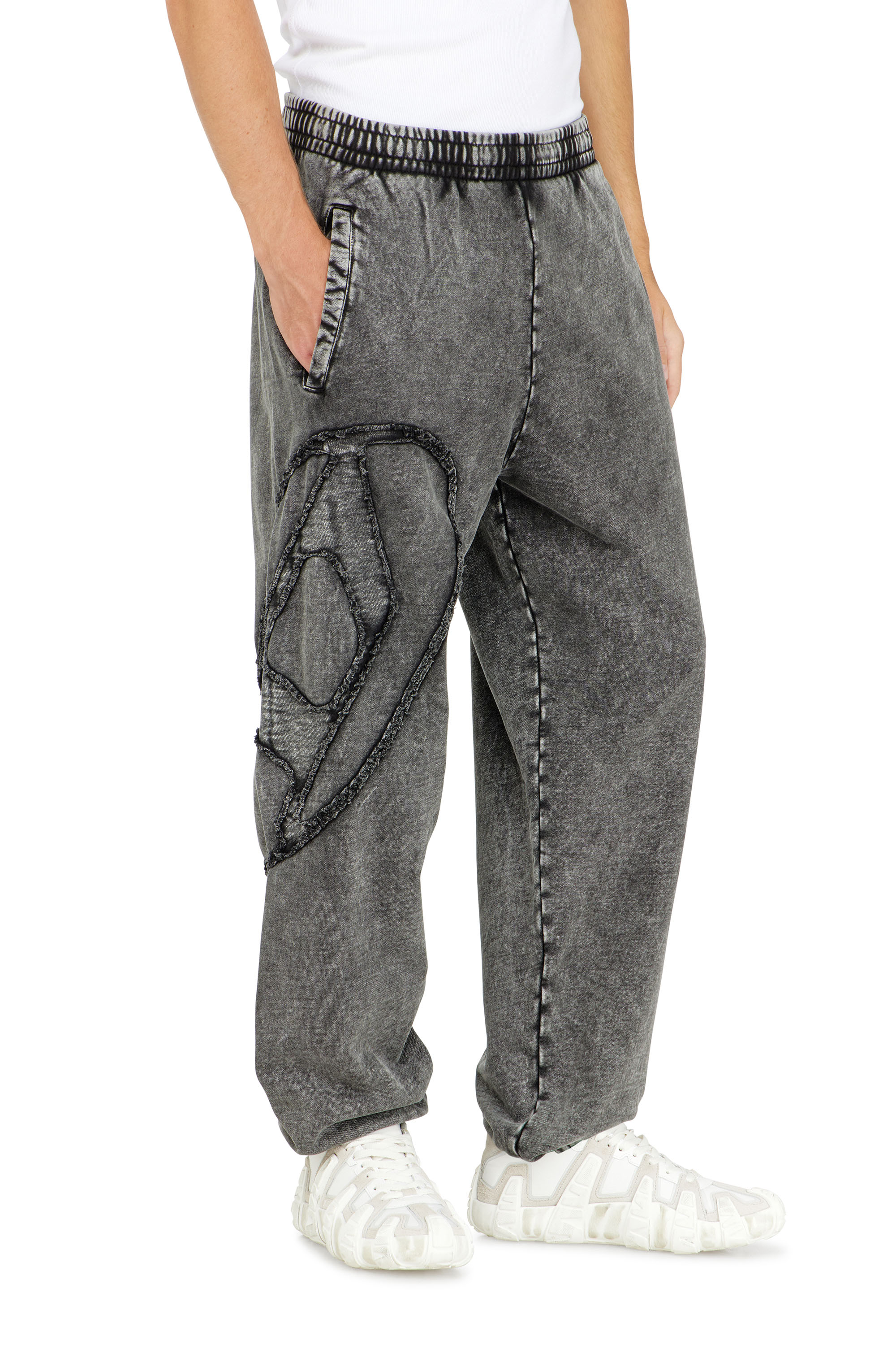 Diesel - P-MARKY-DEN, Pantalon en coton biologique avec &eacute;cusson Oval D Homme in Gris - 3