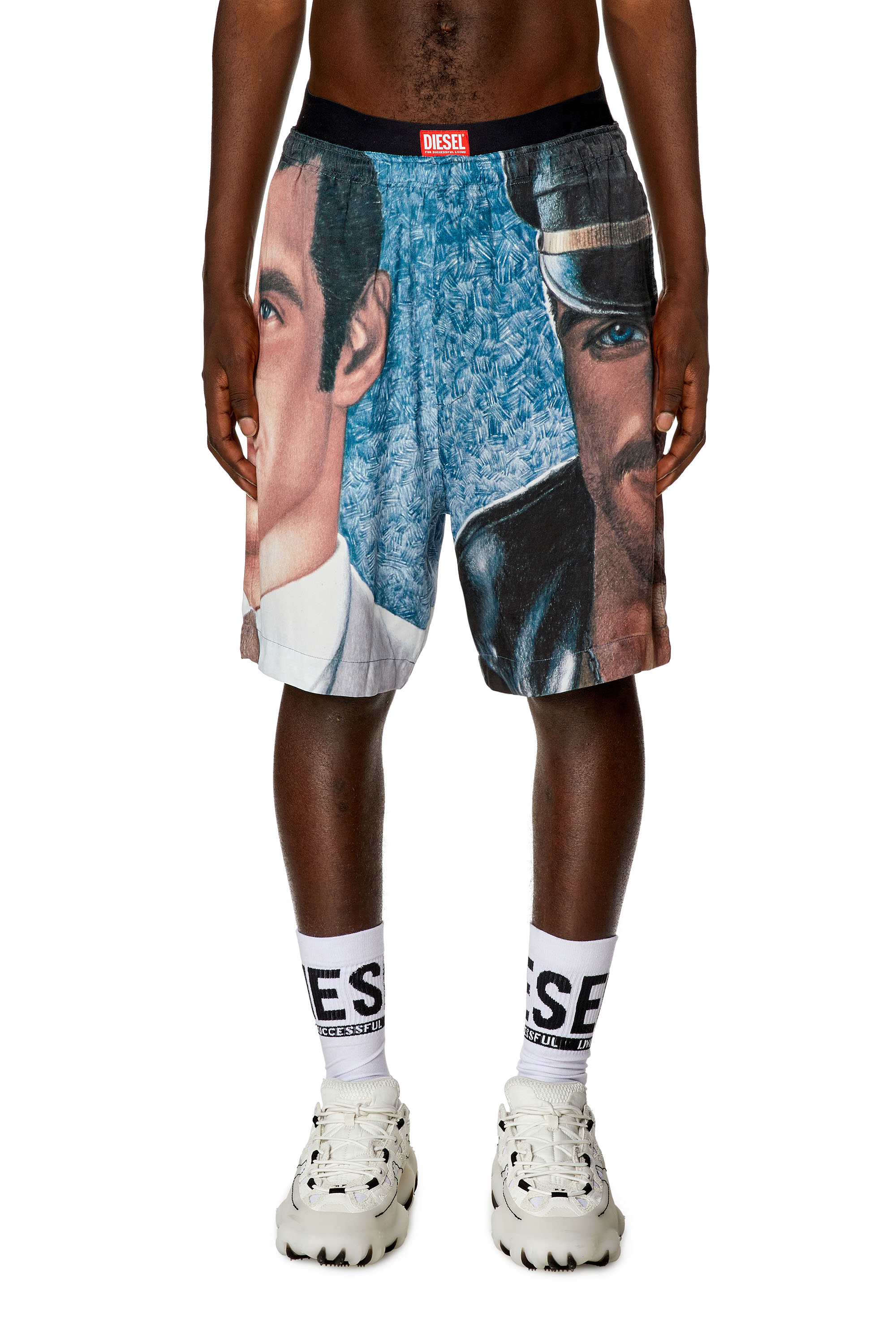 Diesel - PR-P-TOLL-SHO-23A, Pantal&oacute;n corto de sat&eacute;n con estampado all-over Unisex in Azul marino - 3