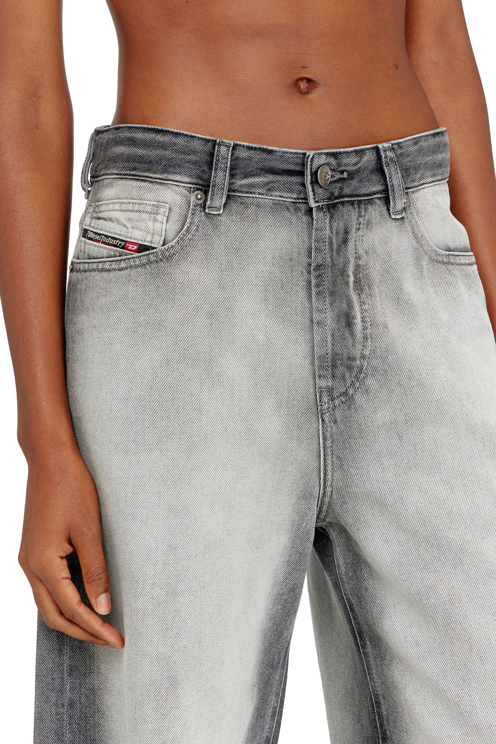 Diesel - DE-SIRE-SHORT-FSI, Shorts en denim lavado oscuro suave Mujer in Gris - 4
