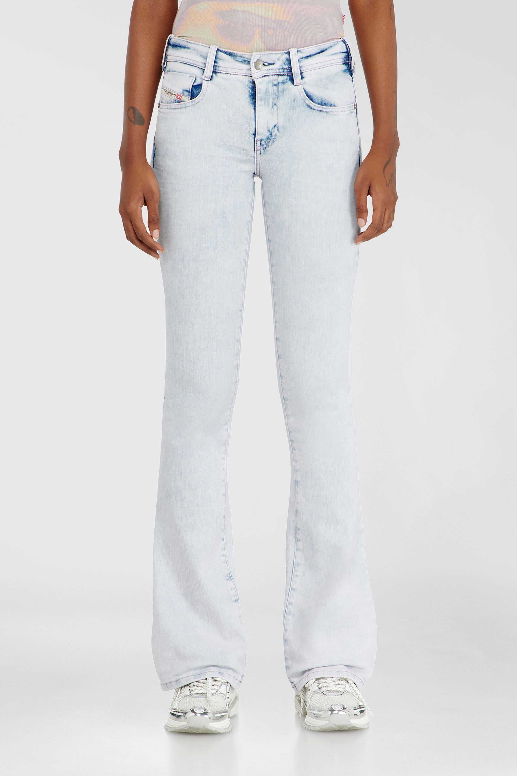 Diesel - Bootcut Jeans 1969 D-Ebbey 0HDBH Femme, Bleu Clair - Image 4