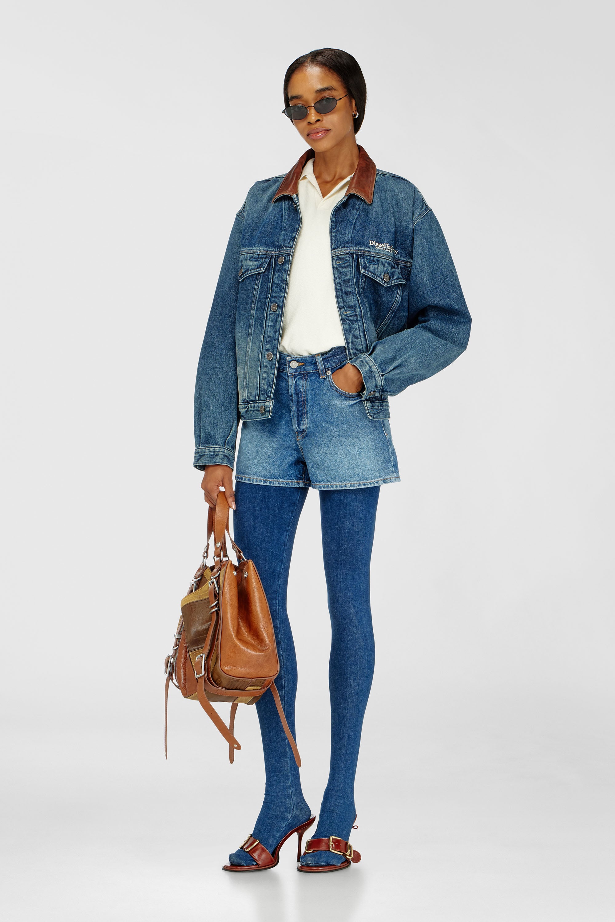 Diesel - DE-HELIOS, Pantalones cortos vaqueros en denim desgastado Mujer in Azul marino - 1