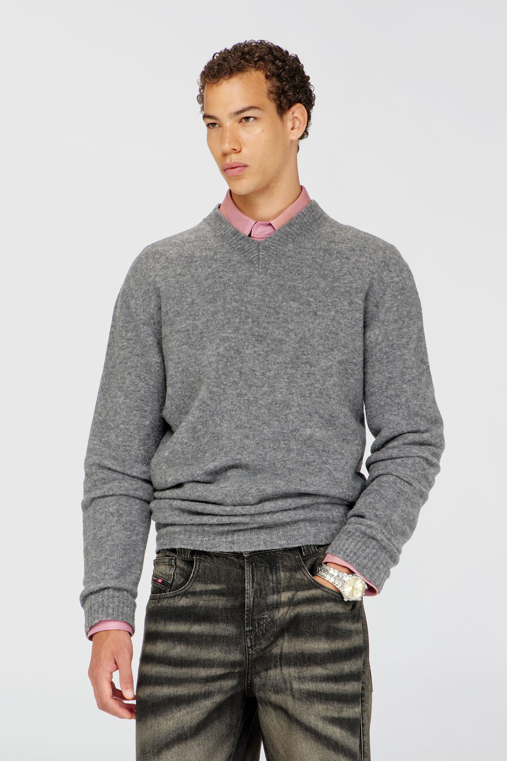 Diesel - K-ANDIE, Jersey de cuello en V de punto afieltrado con textura arrugada Hombre in Gris - 1