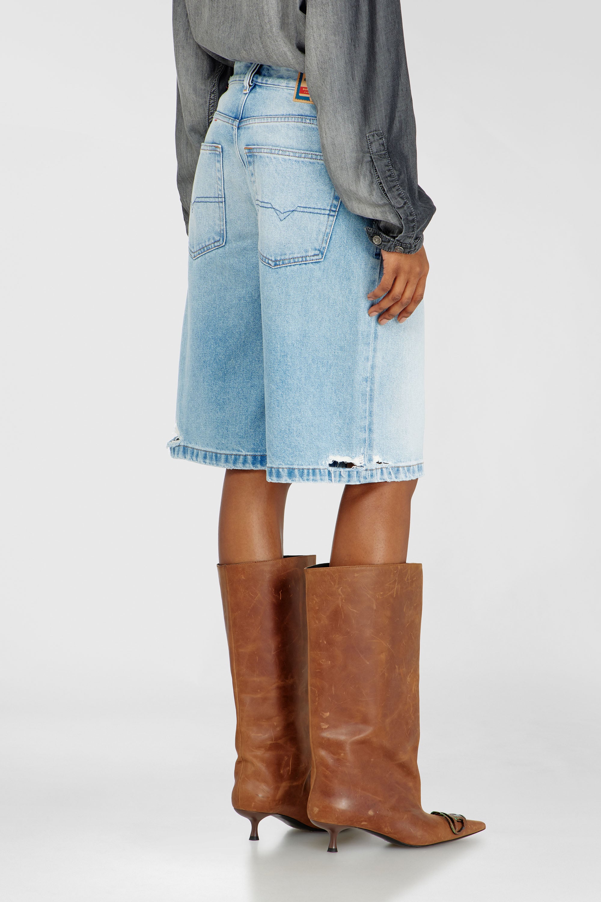Diesel - DE-SIRE-SHORT, Shorts en denim d&eacute;truit Femme in Bleu - 4