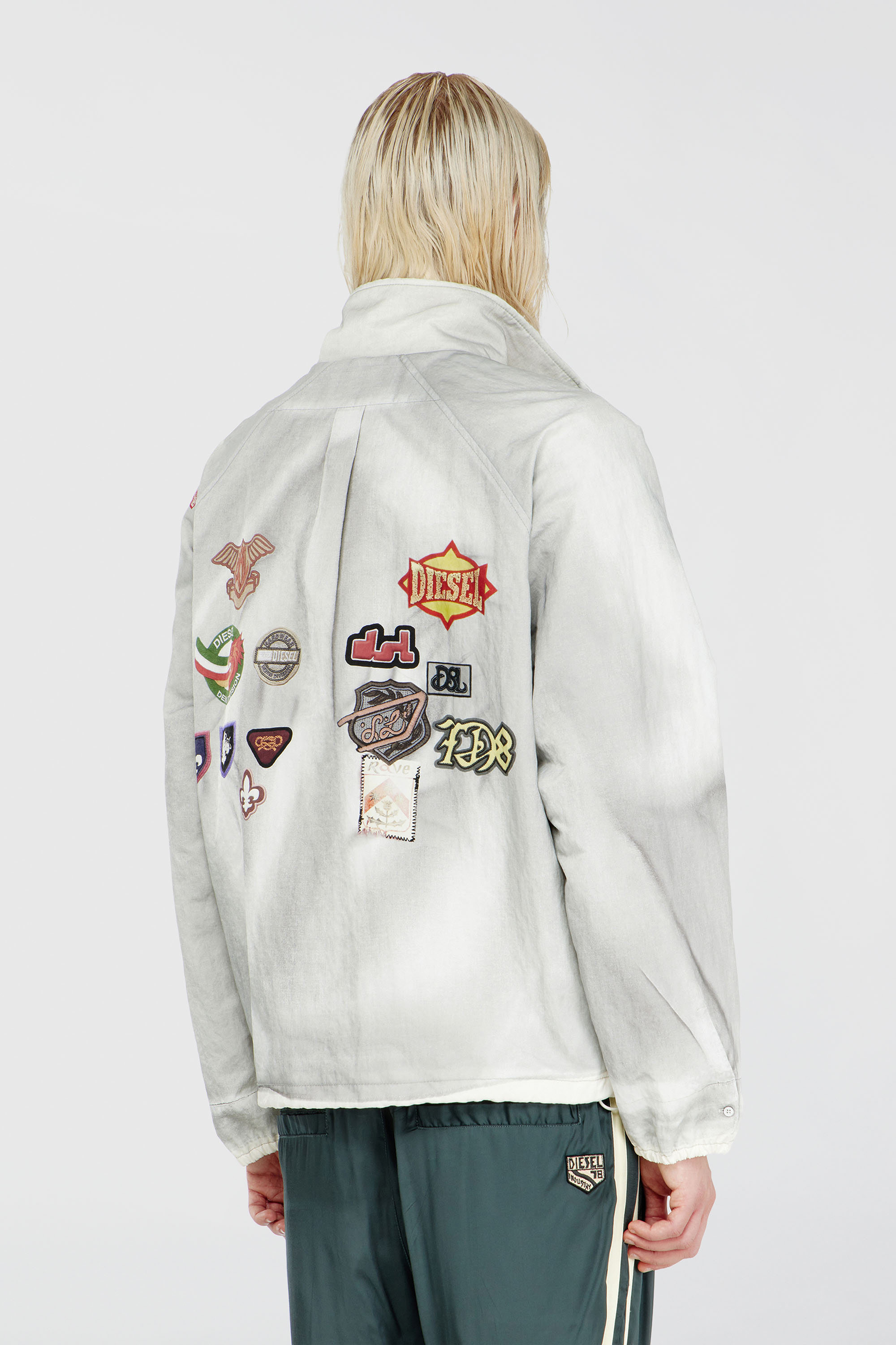 Diesel - J-PATCH, Cazadora cortavientos con parches trompe l&rsquo;oeil Hombre in Gris - 5