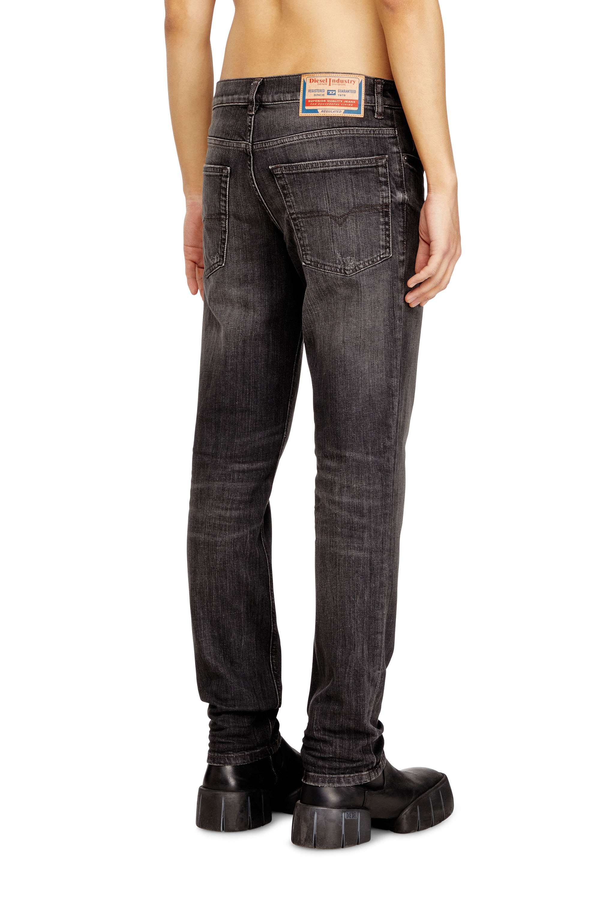 Diesel - Regular Jeans 2023 D-Finitive 0ADBU Hombre, Gris oscuro - 4