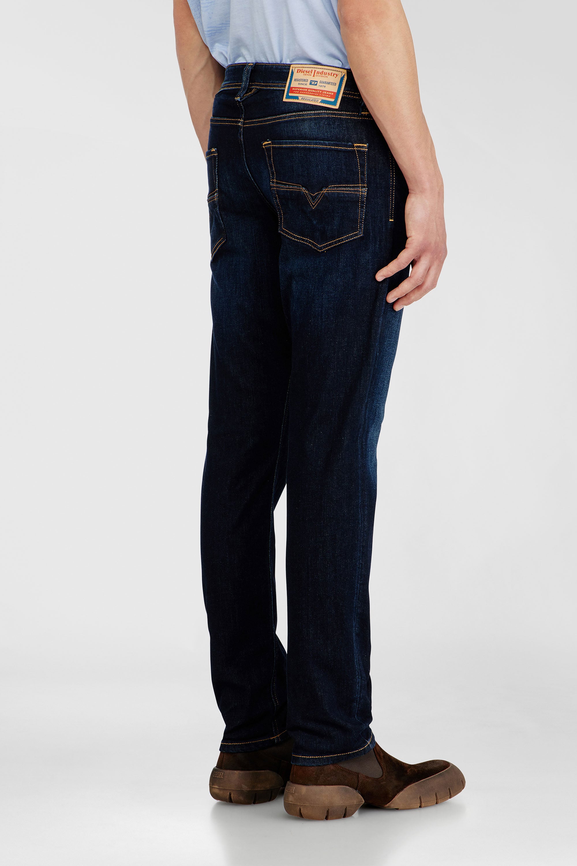 Diesel - Male's Regular Jeans 1986 Larkee-Beex 09Q15, Dark Blue - 5