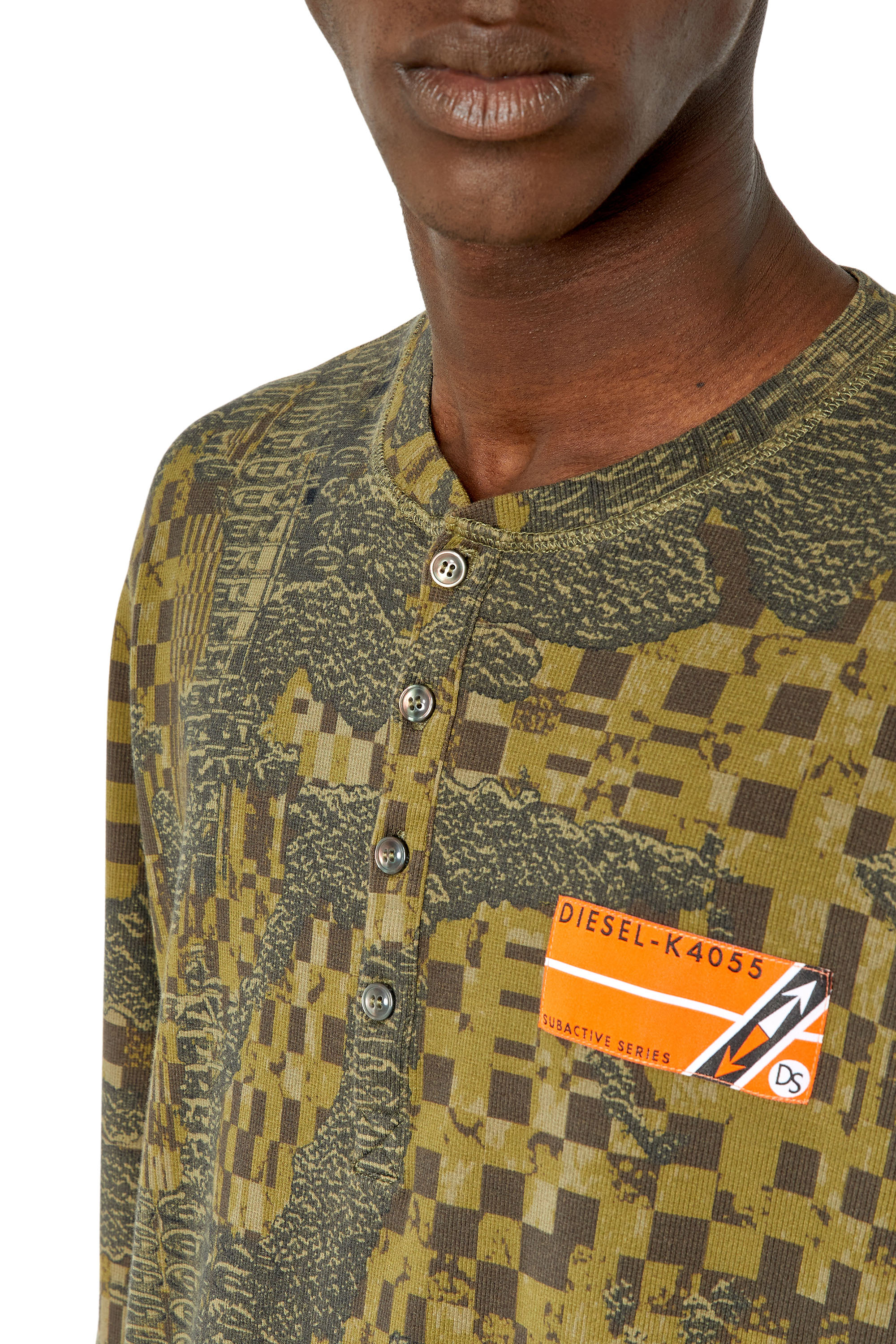 Diesel - T-JUSER-G1, Top abotonado con estampado de camuflaje Hombre in Verde - 4