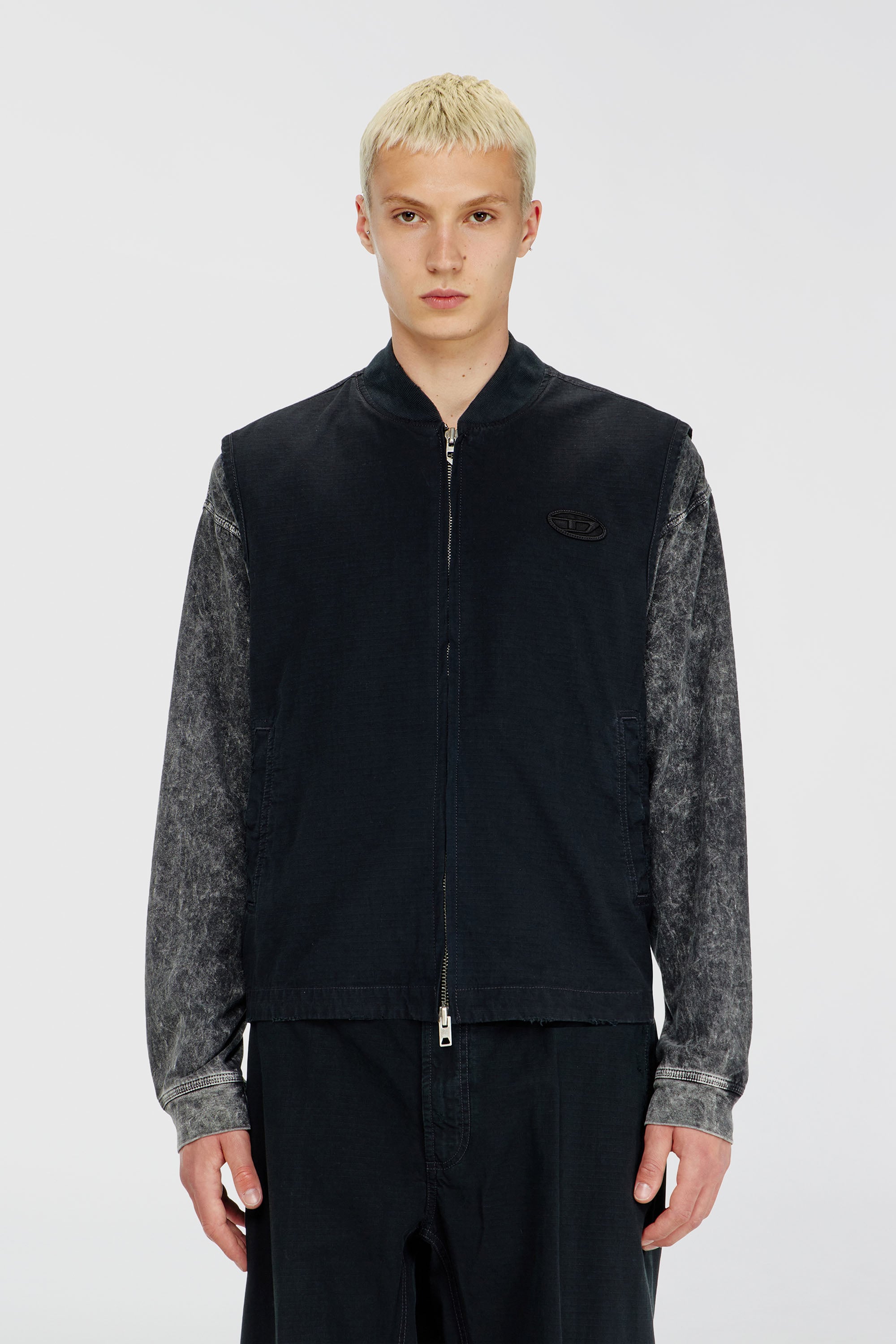 Diesel - J-TYPE-CO-SL, Gilet en coton ripstop avec patch Oval D Homme in Noir - 1