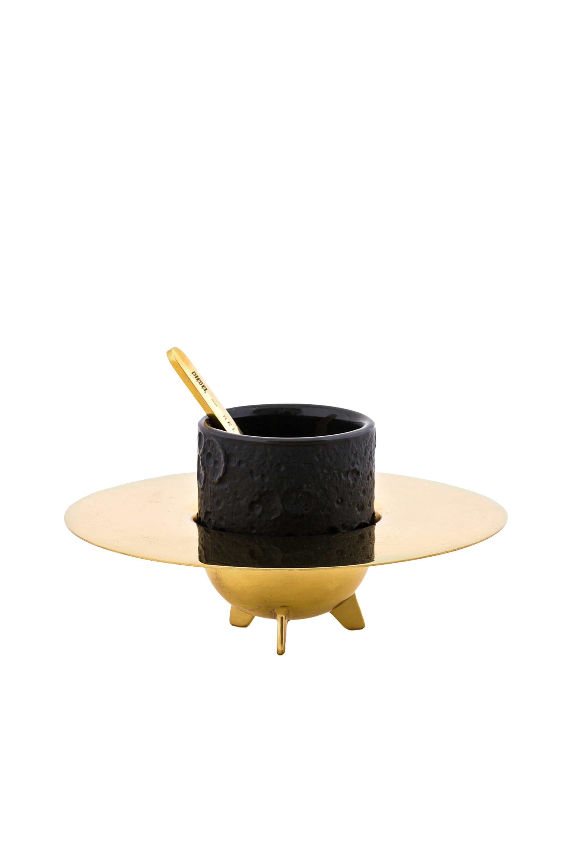 Set de caf&eacute; de cer&aacute;mica negra y lat&oacute;n