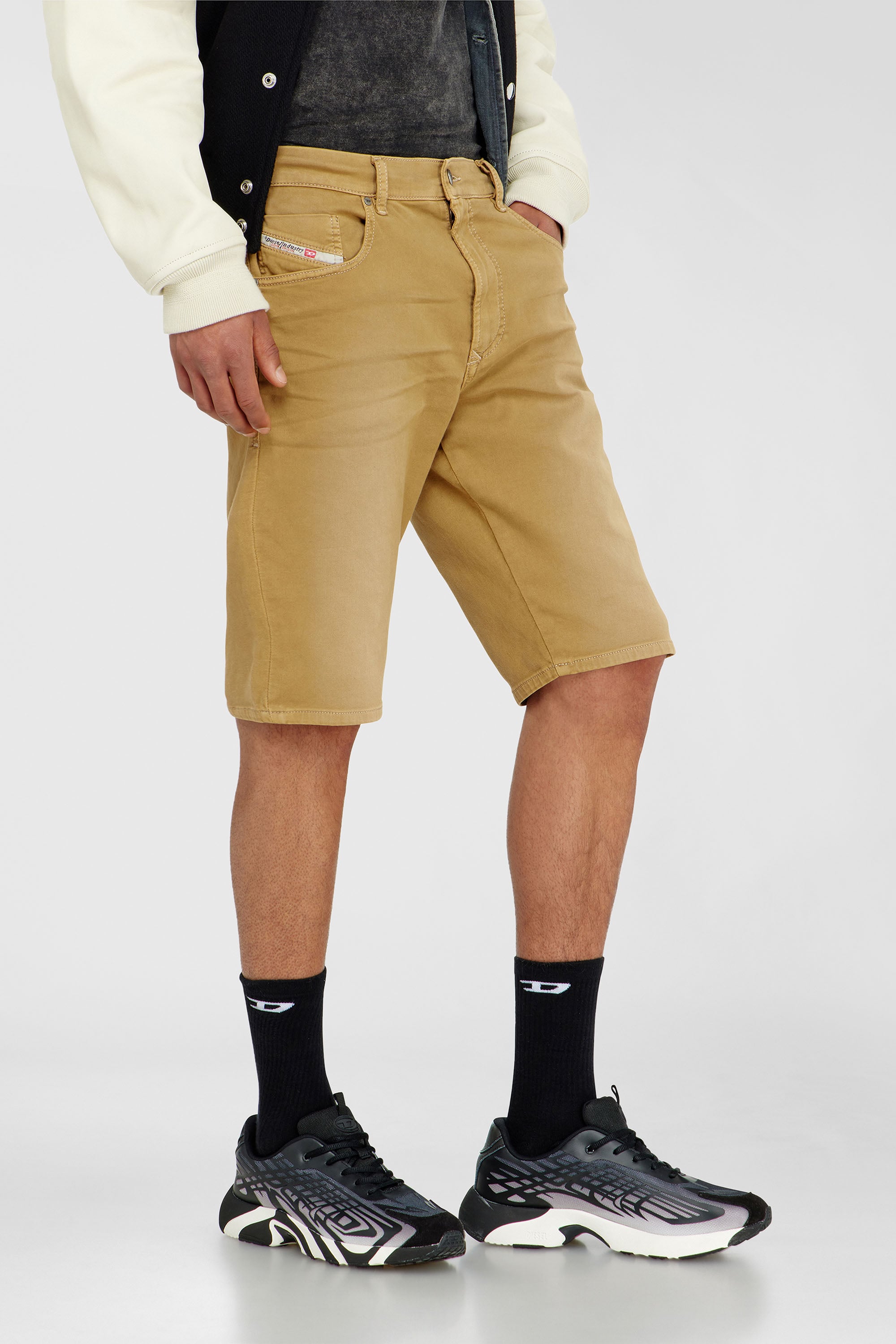 Diesel - 2033 D-KROOLEY-SHORT-BW JOGG, Short slim en denim color&eacute; Homme in Beige - 5