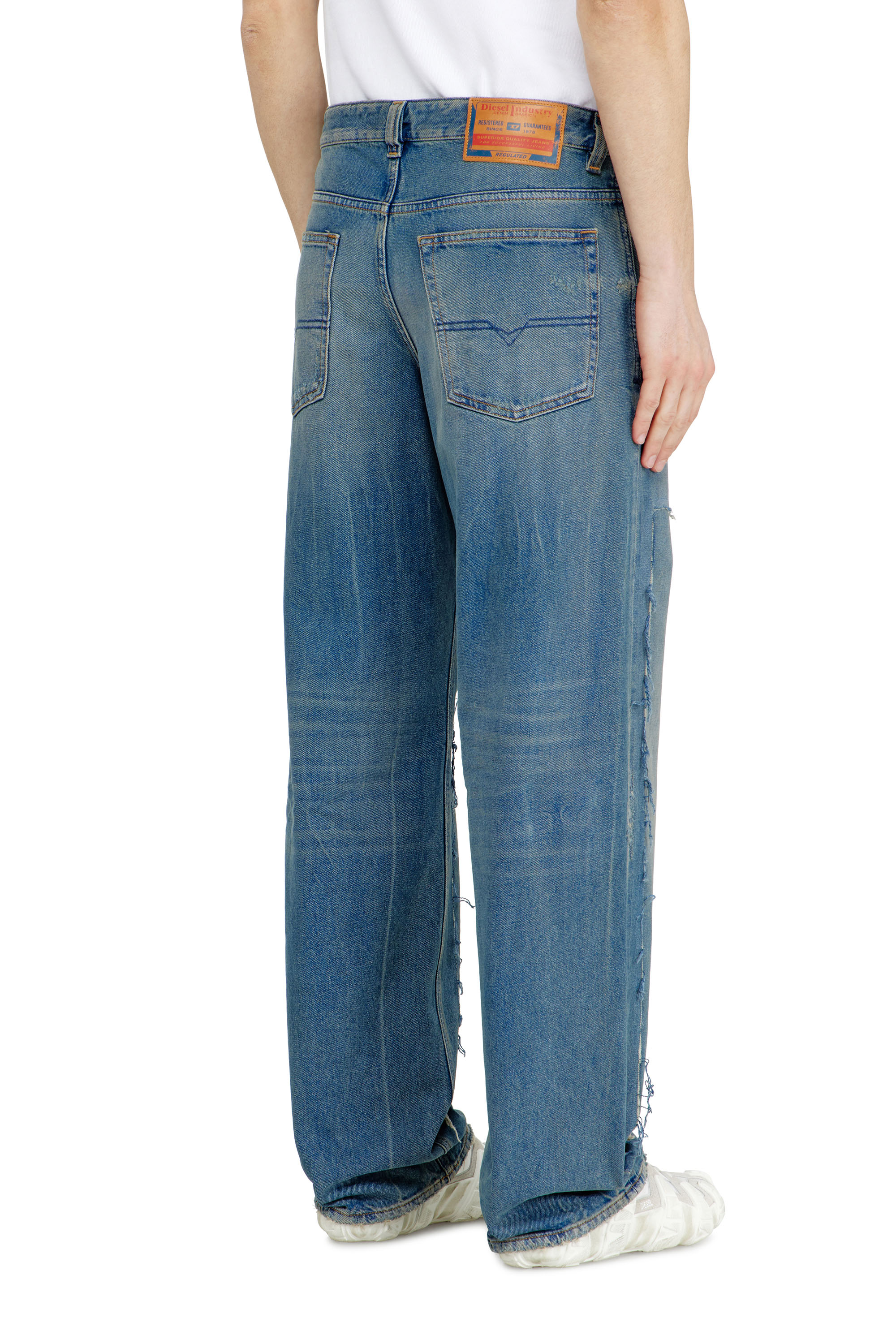 Men's Relaxed Jeans | Medium blue | Diesel 2001 D-Macro