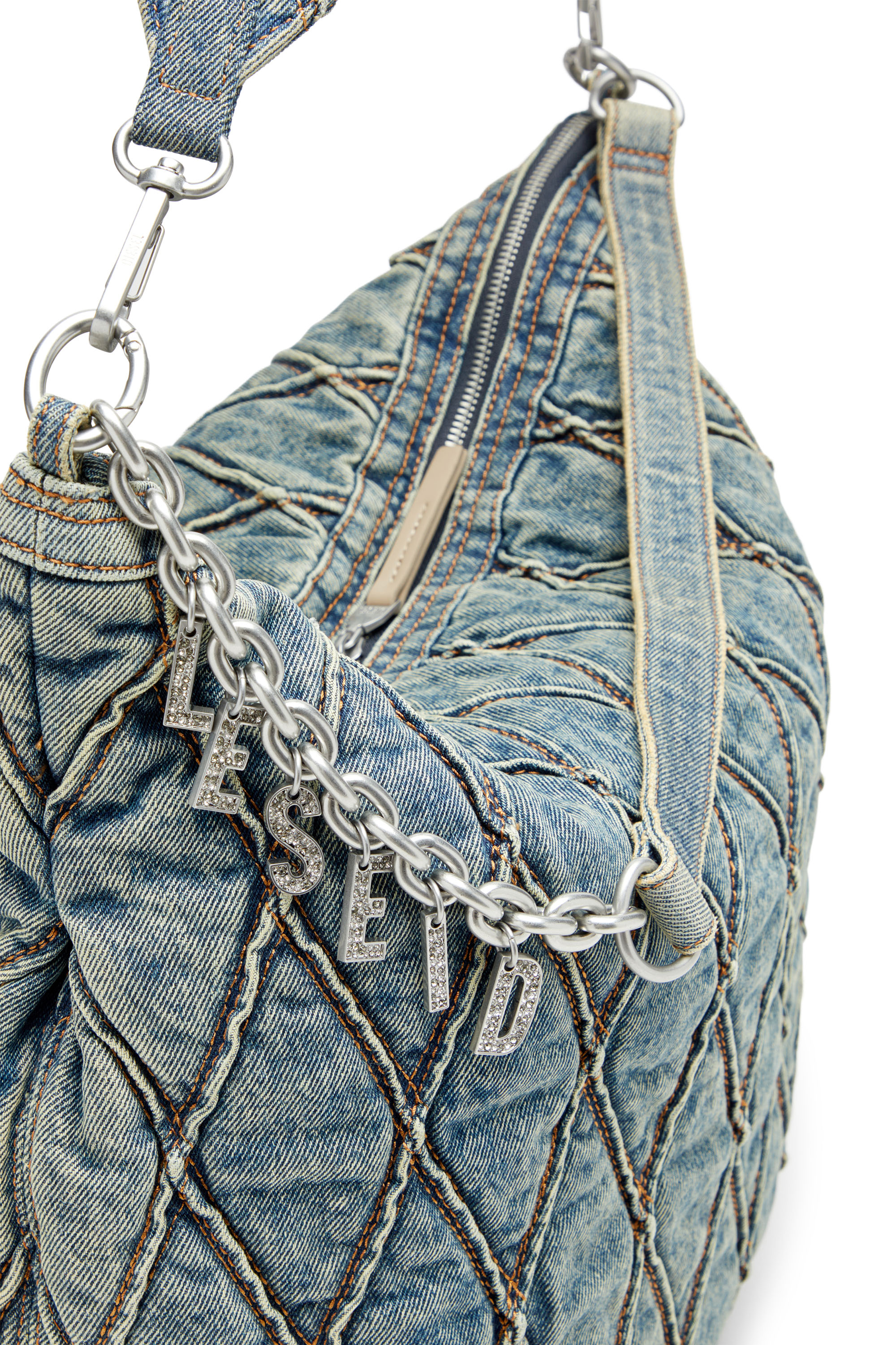 Diesel - CHARM-D HOBO, Charm-D-Grand sac hobo en denim matelassé motif Argyle Femme in Bleu - 5