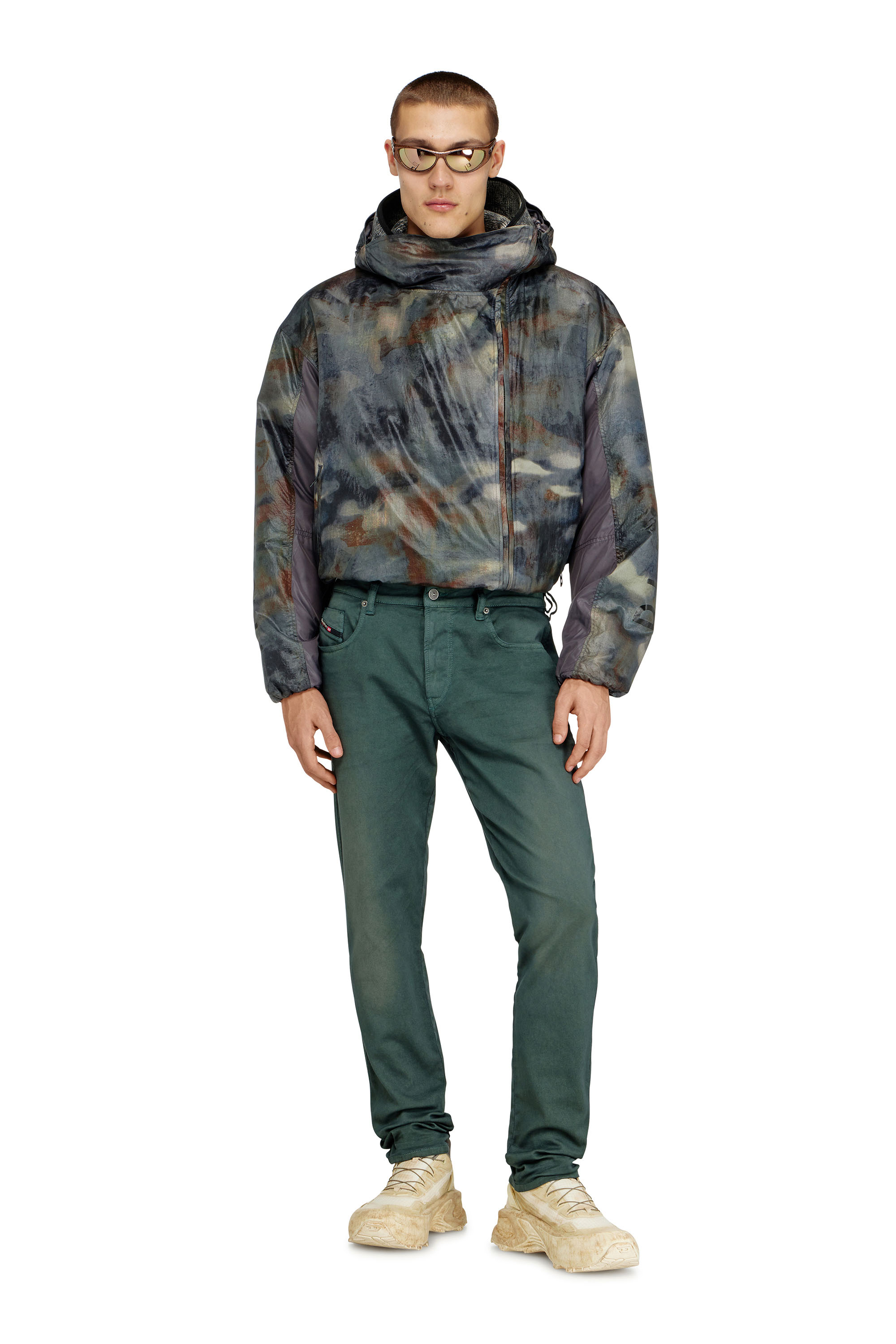 Diesel - Slim 2062 D-Strukt Joggjeans&reg; 0670M Homme, Vert Fonc&eacute; - Image 2